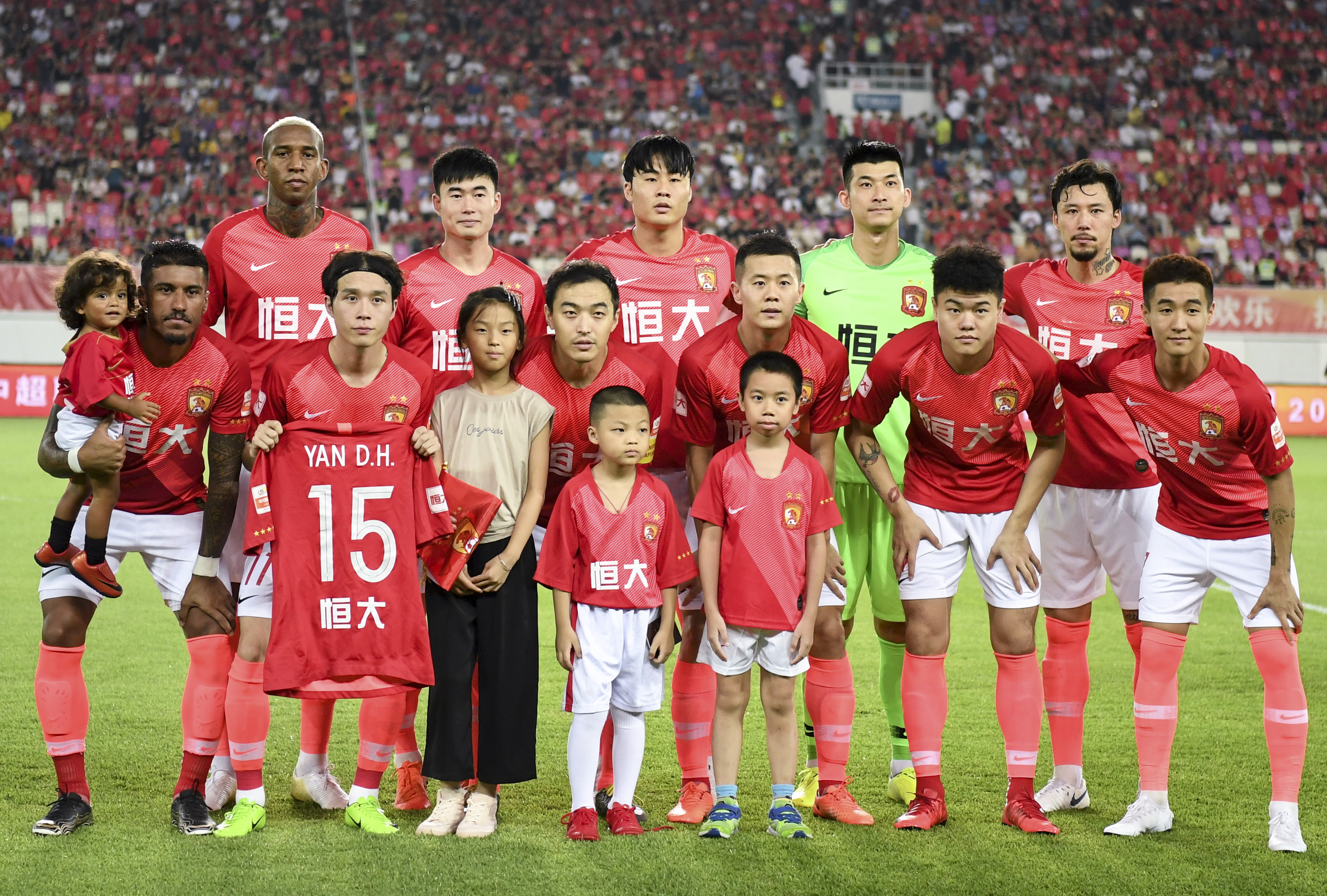 熊猫直播APP-广州恒大客场大胜重庆斯威，雄心勃勃冲冠的简单介绍