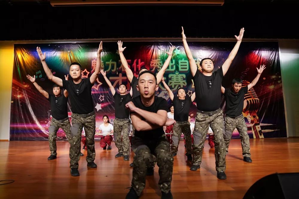 克罗地亚选手在击剑比赛中秀出精彩表现