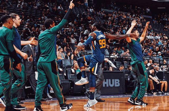 爵士队客场获胜,望逆袭晋级季后赛 爵士队客场获胜,望逆袭晋级季后赛