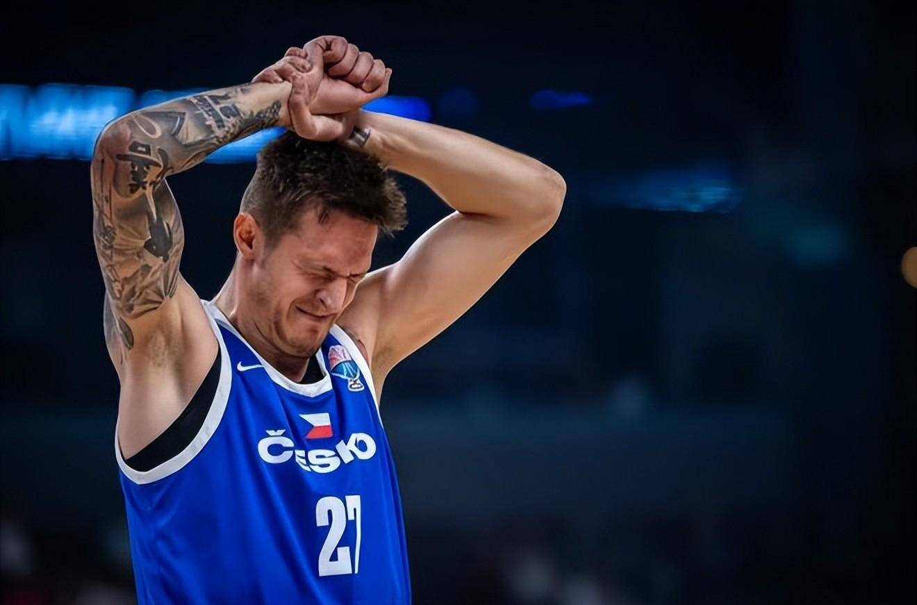 独行侠轻取塞尔维亚男篮，汉密尔顿关键制胜