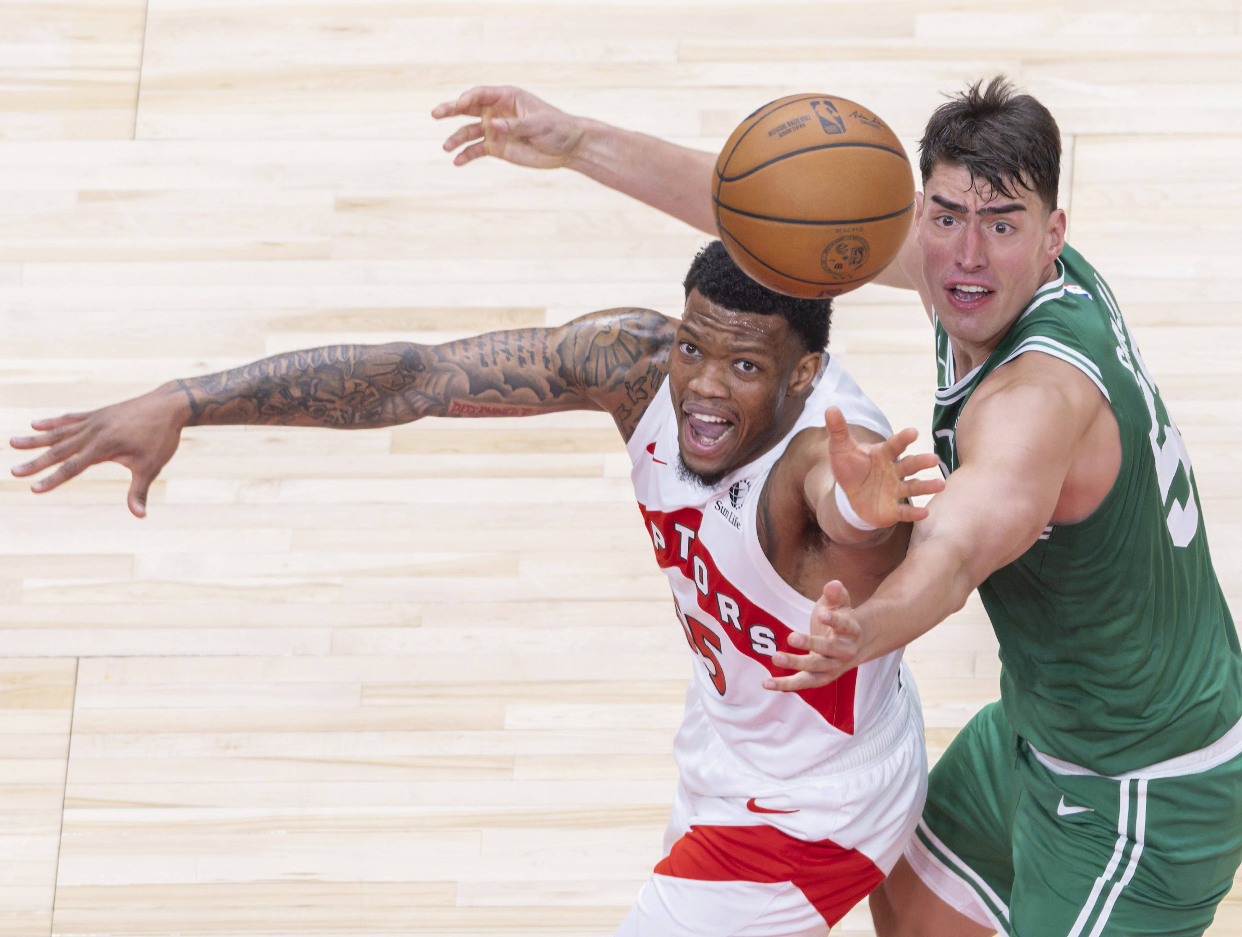 猛龙血洗凯尔特人,凯尔·库兹马一己之力扛起全队 猛龙血洗凯尔特人,凯尔·库兹马一己之力扛起全队