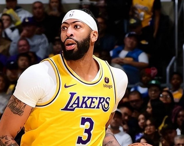 爵士力克墨西哥男篮，浓眉爆发神勇