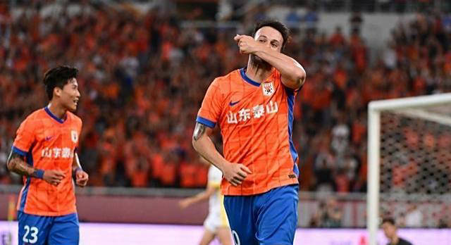 体育赛事直播-高潮迭起，球员们纷纷崭露头角表现出色