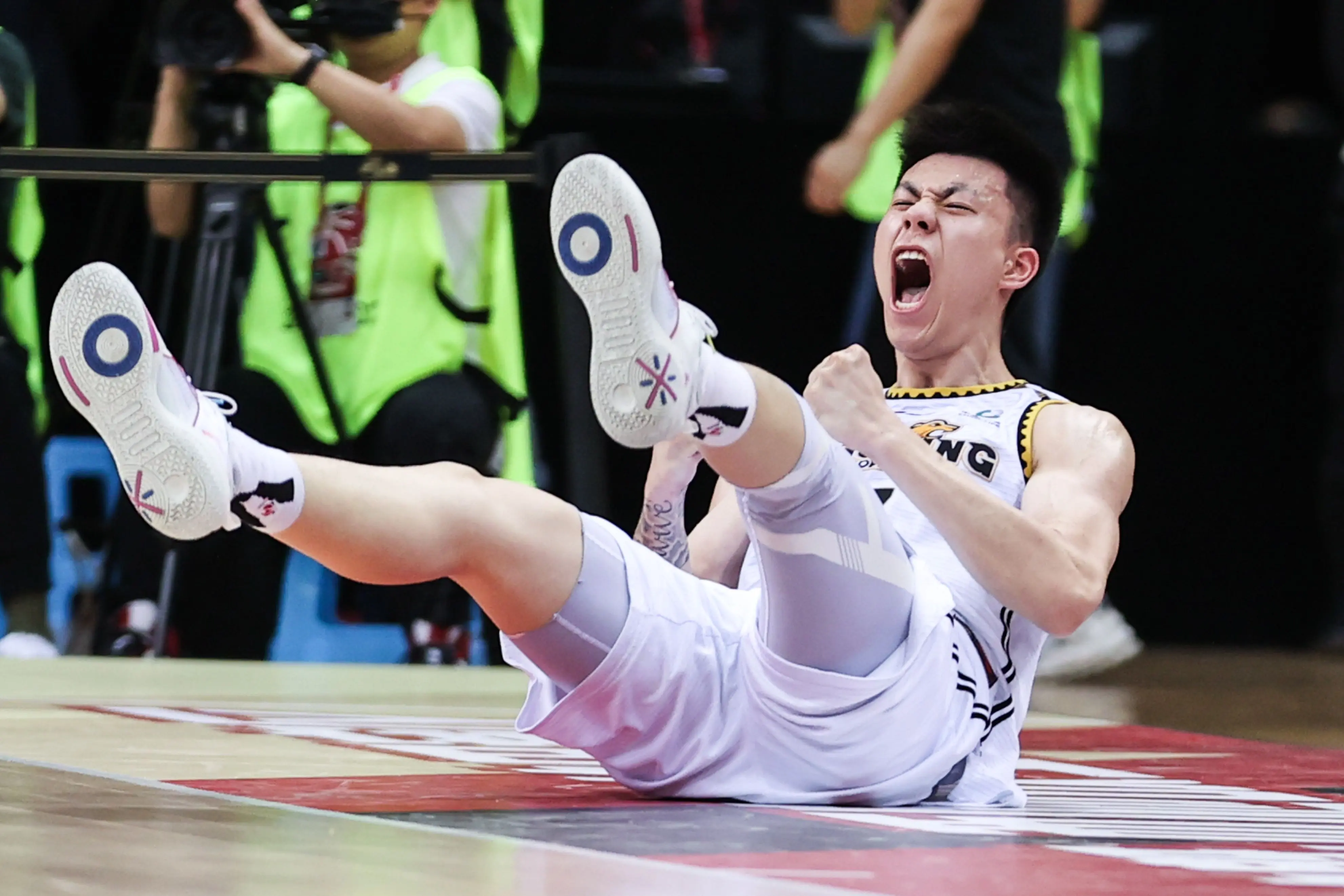 比赛中球员表现抢眼被球迷点赞