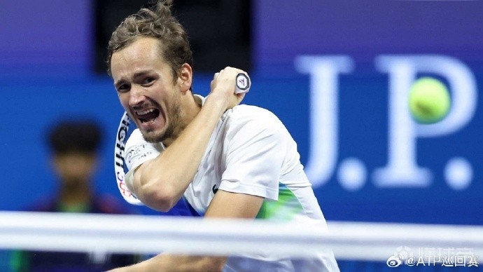 包含世界网球队血洗英国网球队，梅德韦杰夫送出助攻的词条